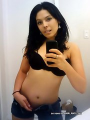 Latina hottie camwhores in her underwear