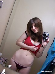 Photo gallery of a steamy sexy good sexy amateur chick camwhoring